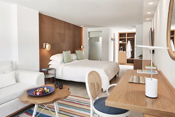 Myconian Korali - Wohnbeispiel Doppelzimmer Deluxe Rinia seitl. Meerblick (Zimmercodierung DDN)