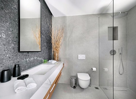 Deliades - Badbeispiel Juniorsuite Meerblick mit Whirlpool (Zimmercodierung JBM)