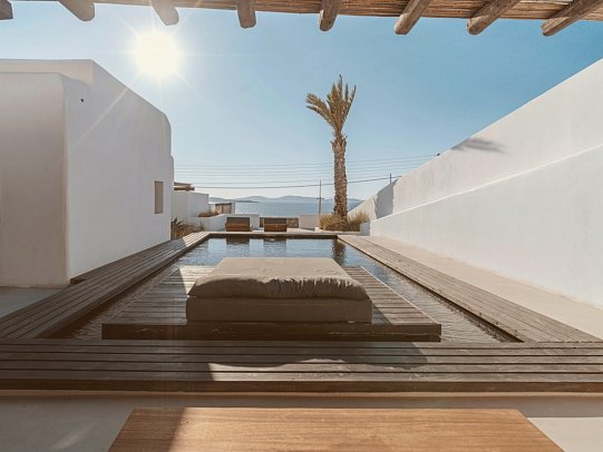 ananea Mykonos - Wohnbeispiel Juniorsuite Privatpool und Meerblick (Zimmercodierung J1R)
