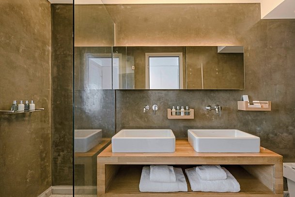 Grace Mykonos - Badbeispiel Juniorsuite Meerblick Plunge Pool (Zimmercodierung J1R)