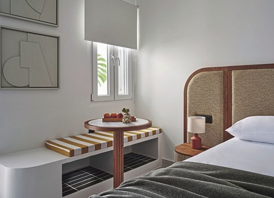 NUMO Mykonos Boutique Resort - Wohnbeispiel Doppelzimmer Evergreen Retreat mit seitlichem Meerblick (Zimmercodierung DSN)