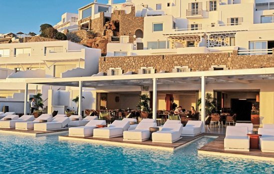 Kouros Hotel & Suites