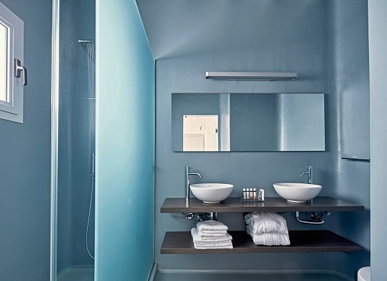 Kouros Hotel & Suites - Badbeispiel Suite Superior Meerblick (Zimmercodierung WSM)