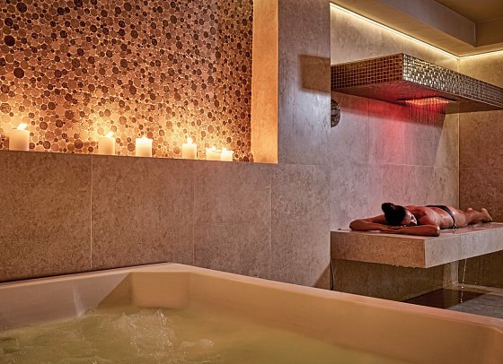 Kouros Hotel & Suites
