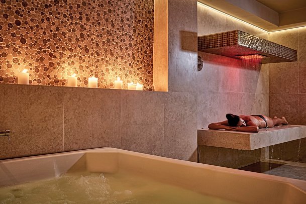 Kouros Hotel & Suites