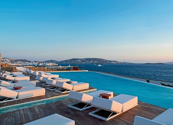 Kouros Hotel & Suites