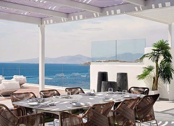 Kouros Hotel & Suites