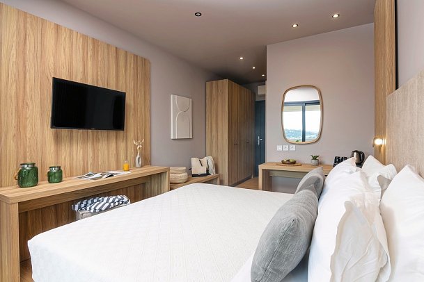 Petra Nera Hotel Skiathos, Philian Hotels & Resorts - Wohnbeispiel Doppelzimmer Superior Meerblick (Zimmercodierung DSM)