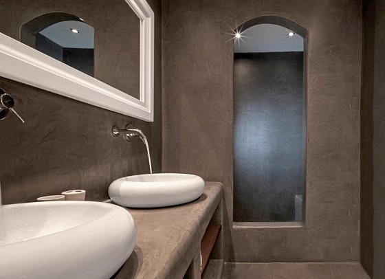 Anema Luxury Suites and Villas - Badbeispiel Skiron Suite 2 Schlafzimmer mit Meerblick (Zimmercodierung WBM)