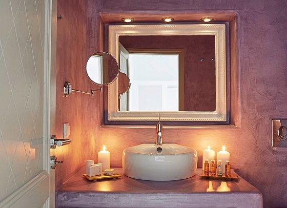 Skyfall Suites - Badbeispiel Juniorsuite Meerblick (Zimmercodierung JBM)