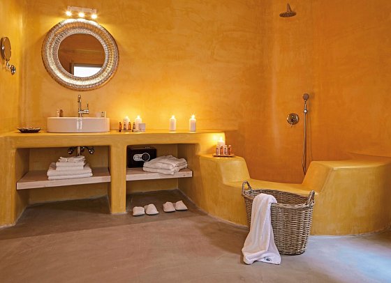 Skyfall Suites - Badbeispiel Executive Suite Private mit Meerblick (Zimmercodierung WTM)