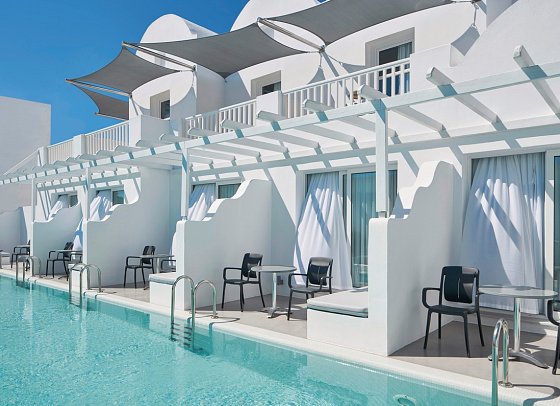 Aressana Spa Hotel and Suites - Wohnbeispiel Juniorsuite mit Gemeinschaftspool (Zimmercodierung JBG)