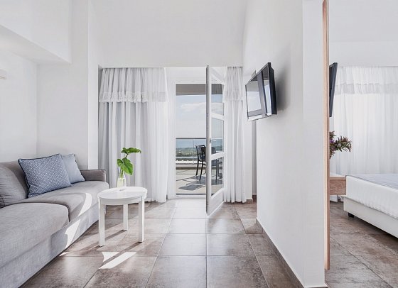 Aressana Spa Hotel and Suites - Wohnbeispiel Suite mit Meerblick und Außenwhirlpool (Zimmercodierung WBM)