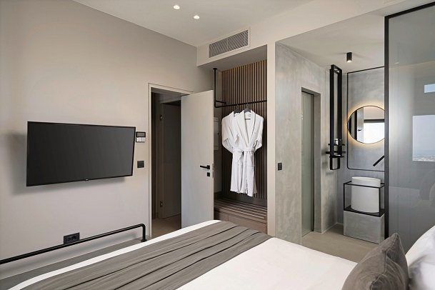Apikia Santorin - Wohnbeispiel Suite Senior Meerblick Whirlpool (Zimmercodierung W1M)
