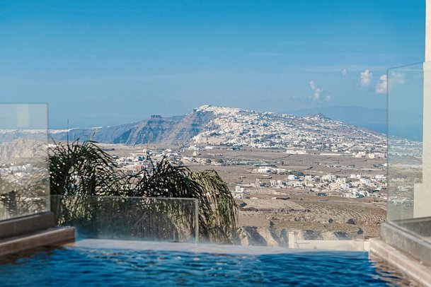 Apikia Santorin - Wohnbeispiel Suite Elegant 2 Schlafzimmer Meerblick Privatpool (Zimmercodierung WBR)