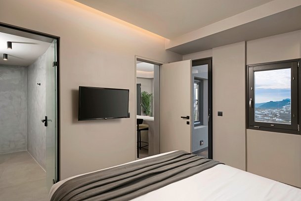 Apikia Santorin - Wohnbeispiel Suite Elite Meerblick Whirlpool (Zimmercodierung WBM)