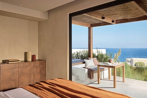 KOIA All-Suite Wellbeing Resort - Wohnbeispiel Junior Suite Sea View or Partial Sea View with hot tub (Zimmercodierung J1M)