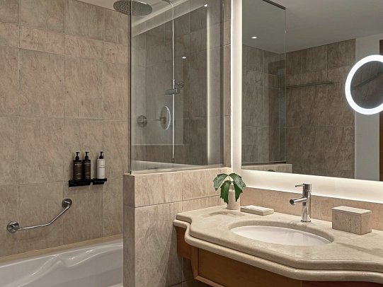 Grecotel LUX ME Kos - Wohnbeispiel Badezimmer Juniorsuite Bungalow (Zimmercodierung JB1)