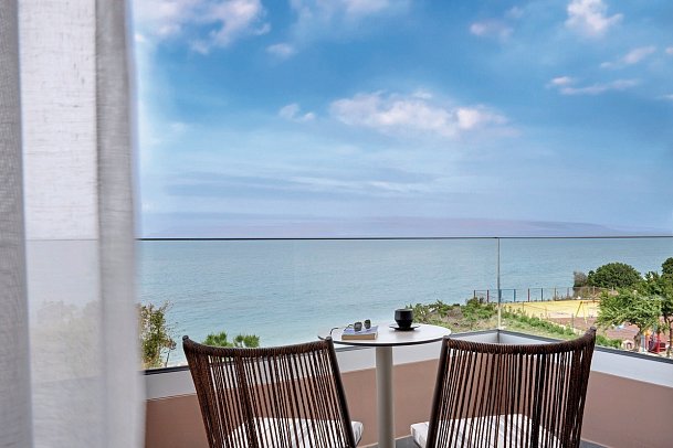Ammos Resort - Wohnbeispiel Doppelzimmer Deluxe Meerblick (Zimmercodierung DDM)