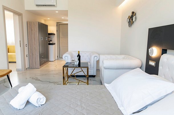 Cavo D'oro - Wohnbeispiel Suite Premium Meerblick (Zimmercodierung WMM)