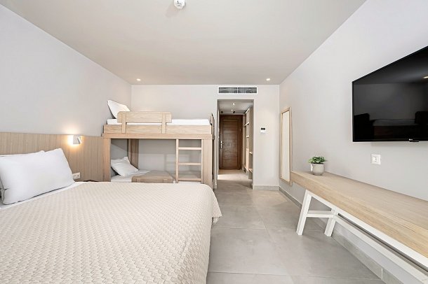 Porto Bello Beach Hotel & Aqua Park - Wohnbeispiel Familienzimmer Etagenbett Gartenblick (Zimmercodierungen FB1 & FB2)