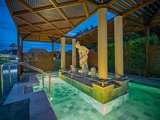 Neptune Luxury Resort