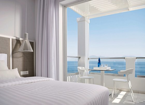 Dimitra Beach Hotel & Suites - Wohnbeispiel Juniorsuite Meerblick (Zimmercodierung J1M)