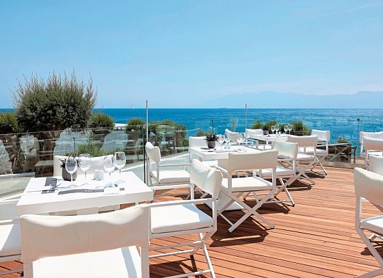 Dimitra Beach Hotel & Suites