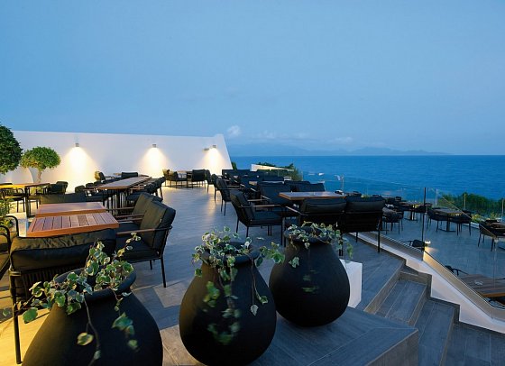 Dimitra Beach Hotel & Suites