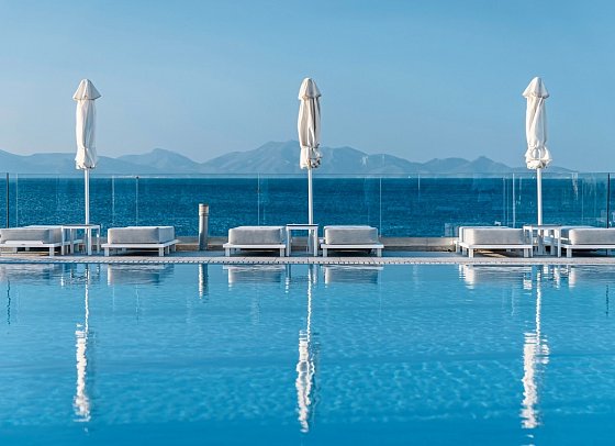 Dimitra Beach Hotel & Suites