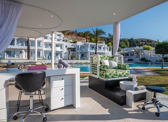Dimitra Beach Hotel & Suites