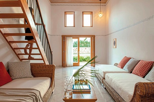 Mitsis Selection Blue Domes - Wohnbeispiel Maisonette Gartenblick (Zimmercodierung MBG)