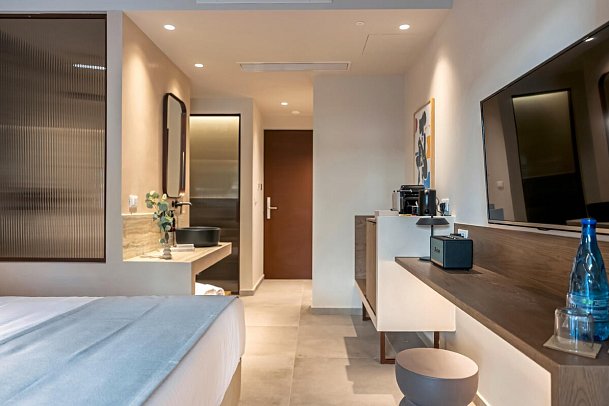 Arato by E-Geo - Wohnbeispiel Junior Suite Swim Up (Zimmercodierung JBQ)