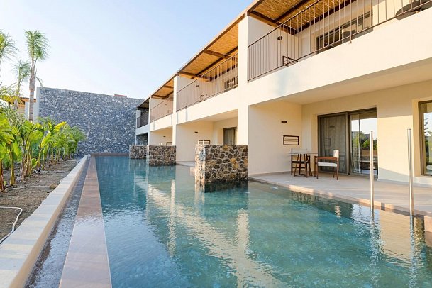 Arato by E-Geo - Beispiel Aussenansicht Executive Suite Swim Up (Zimmercodierung WTP)