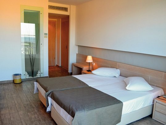 Akti Palace - Wohnbeispiel Doppelzimmer Meerblick (Zimmercodierung D1M)