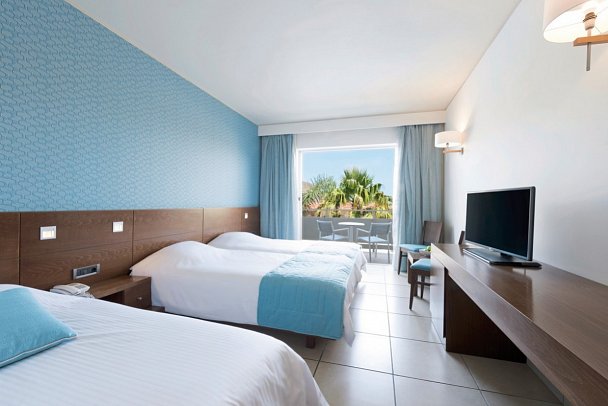 Blue Lagoon Resort - Wohnbeispiel Dreibettzimmer Poolblick (Zimmercodierung TBP)