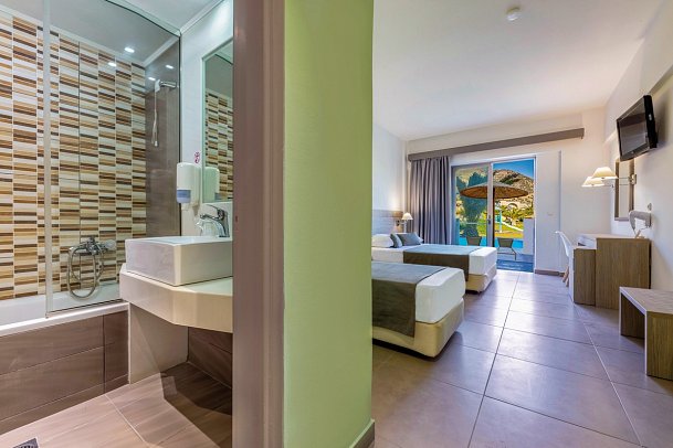 Akti Beach Club - Wohnbeispiel Suite Family Superior Gemeinschaftspool (Zimmercodierung WS1)