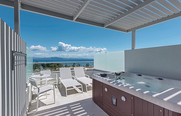 Blue Lagoon Ocean - Wohnbeispiel Doppelzimmer Meerblick Jacuzzi (Zimmercodierung D2M)