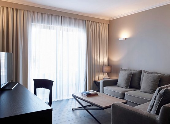Sentido Pelagos Suites & Spa - Wohnbeispiel Suite Superior und Suite Grand Wohnbereich (Zimmercodierungen WS1 & WM1)