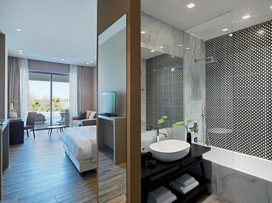 Sentido Pelagos Suites & Spa - Wohnbeispiel Juniorsuite Swim-Up (Zimmercodierung J1Q)