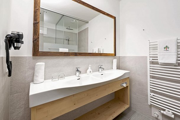 Trattlerhof - Beispiel Bad Doppelzimmer Premium (Zimmercodierung DM1)