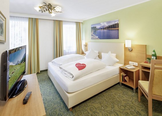 Familienhotel Hinteregger - Wohnbeispiel Doppelzimmer Kuschelnest (Zimmercodierung DG1)