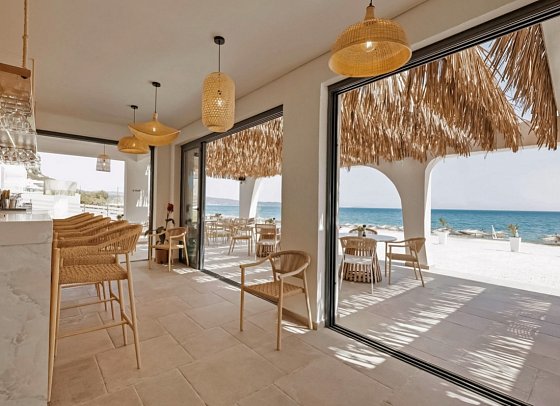 Acron Seaside Suites