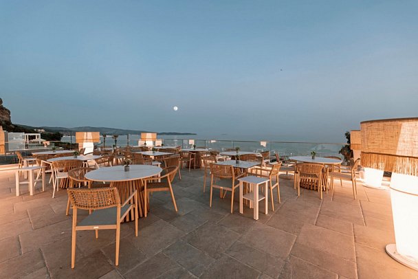 Acron Seaside Suites