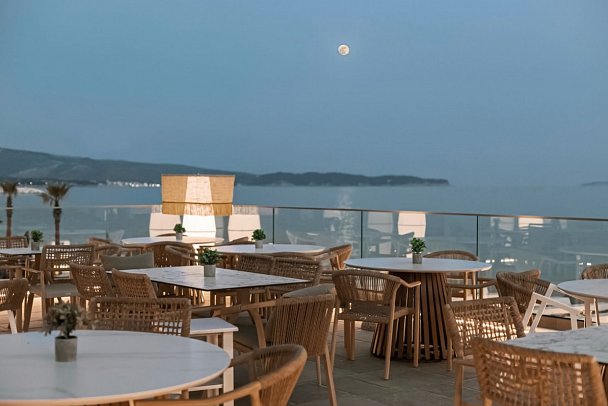 Acron Seaside Suites