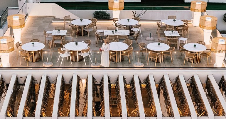 Acron Seaside Suites