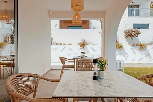 Acron Seaside Suites