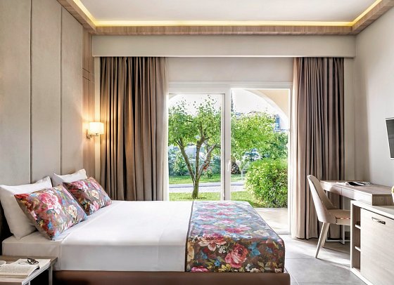 Alexandra Beach Spa Resort - Wohnbeispiel Doppelzimmer Deluxe Gartenblick (Zimmercodierung DDG)