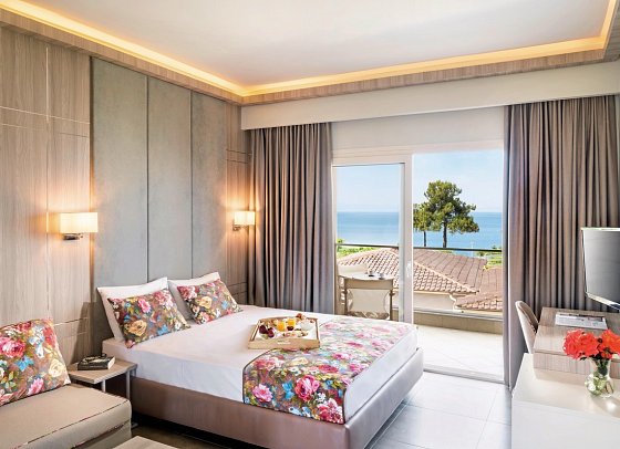 Alexandra Beach Spa Resort - Wohnbeispiel Doppelzimmer Deluxe Meerblick (Zimmercodierung DDM)