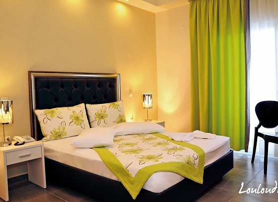 Louloudis Boutique Hotel - Wohnbeispiel Doppelzimmer seitl. Meerblick (Zimmercodierung DBN)